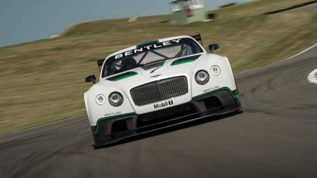 É utilizado câmbio sequencial de seis marchas, com controle eletrônico do diferencial. A tração é traseira | <a href="https://quatrorodas.abril.com.br/noticias/fabricantes/bentley-apresenta-continental-gt3-goodwood-746678.shtml" rel="migration">Leia mais</a>