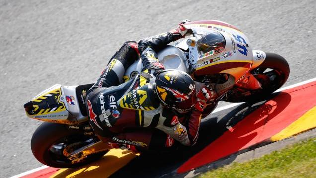 Na Moto2, Scott Redding foi o mais rápido do dia | <a href="https://quatrorodas.abril.com.br/moto/noticias/motogp-bradl-lidera-lorenzo-ficara-fora-746684.shtml" rel="migration">Leia mais</a>