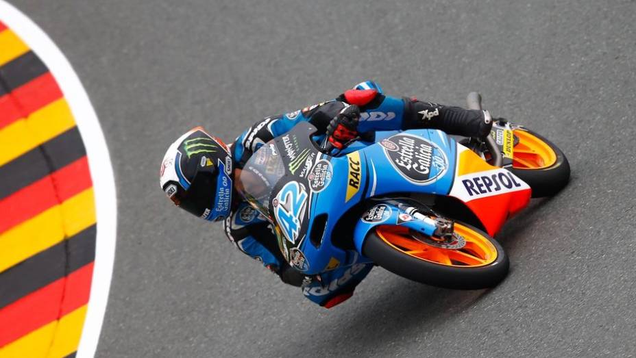 Alex Rins terminou a jornada da Moto3 como o mais veloz da sexta-feira | <a href="https://quatrorodas.abril.com.br/moto/noticias/motogp-bradl-lidera-lorenzo-ficara-fora-746684.shtml" rel="migration">Leia mais</a>