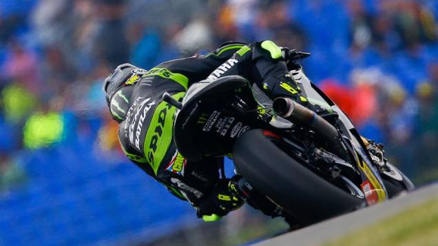 Cal Crutchlow (Monster Yamaha Tech 3) ficou com o segundo melhor tempo | <a href="https://quatrorodas.abril.com.br/moto/noticias/motogp-marquez-conquista-pole-alemanha-746854.shtml" rel="migration">Leia mais</a>