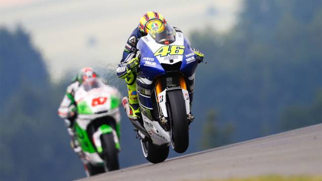 Valentino Rossi (Yamaha Factory Racing) foi o terceiro mais rápido | <a href="https://quatrorodas.abril.com.br/moto/noticias/motogp-marquez-conquista-pole-alemanha-746854.shtml" rel="migration">Leia mais</a>