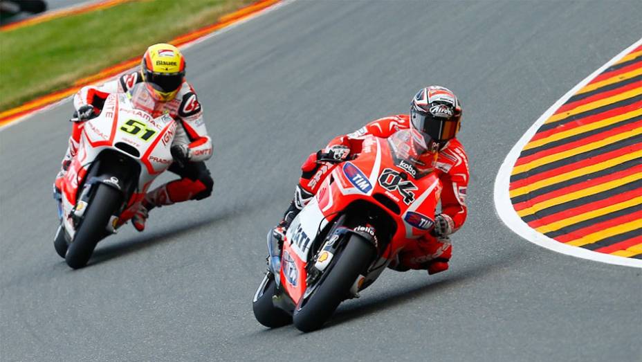 Andrea Dovizioso (Ducati) ficou com o nono tempo | <a href="https://quatrorodas.abril.com.br/moto/noticias/motogp-marquez-conquista-pole-alemanha-746854.shtml" rel="migration">Leia mais</a>