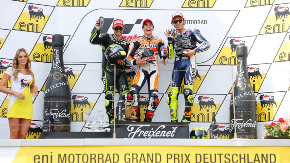 Pódio do Grande Prêmio da Alemanha | <a href="https://quatrorodas.abril.com.br/moto/noticias/motogp-marquez-vence-alemanha-lider-746865.shtml" rel="migration">Leia mais</a>