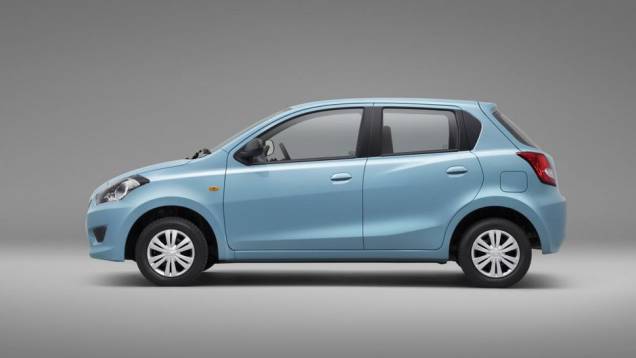 Ele é baseado no Nissan Micra (March, no Brasil), apresentando as seguintes dimensões: 3,78 metros de comprimento (2,45m de espaço entre-eixos), 1,48m de altura e 1,63m de largura | <a href="%20https://quatrorodas.abril.com.br/noticias/fabricantes/datsun-go-" rel="migration"></a>