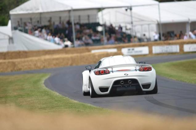 O modelo havia sido revelado em janeiro deste ano, durante um evento também no Reino Unido | <a href="%20https://quatrorodas.abril.com.br/noticias/fabricantes/sin-r1-circula-goodwood-747110.shtml" rel="migration">Leia mais</a> O modelo havia sido revelado em janeiro deste ano, durante um evento também no Reino Unido | <a href="%20https://quatrorodas.abril.com.br/noticias/fabricantes/sin-r1-circula-goodwood-747110.shtml" rel="migration">Leia mais</a>