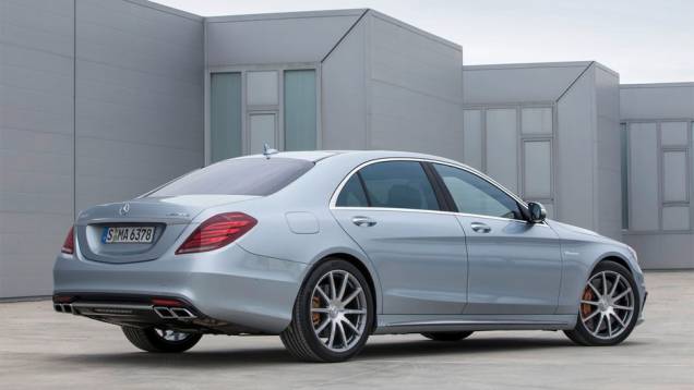 Carro será apresentado ao público durante o Salão de Frankfurt | <a href="https://quatrorodas.abril.com.br/saloes/frankfurt/2013/mercedes-benz-s63-amg-751703.shtml" rel="migration">Leia mais</a>