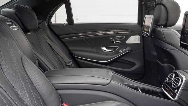 Interior sofisticado | <a href="https://quatrorodas.abril.com.br/saloes/frankfurt/2013/mercedes-benz-s63-amg-751703.shtml" rel="migration">Leia mais</a>