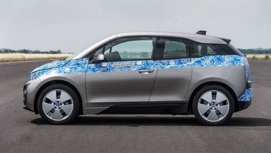 No resto da Europa, o i3 chegará por 31.323 euros, enquanto o valor de mercado nos Estados Unidos foi definido em 41.350 dólares | <a href="https://quatrorodas.abril.com.br/noticias/fabricantes/bmw-revela-fotos-informacoes-i3-747627.shtml" rel="migration">Leia mais</a>