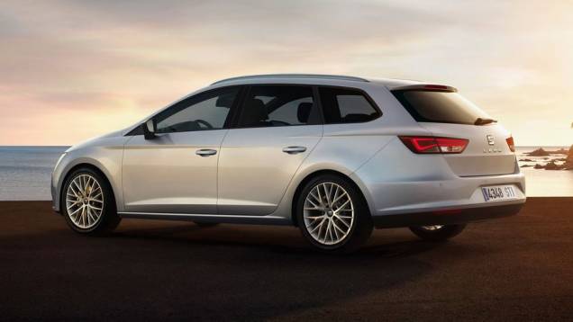 Pelo que pode ser visto nas imagens, ela foi modificada com o intuito de ganhar mais espaço de carga | <a href="https://quatrorodas.abril.com.br/saloes/frankfurt/2013/seat-leon-st-752095.shtml" rel="migration">Leia mais</a> Pelo que pode ser visto nas imagens, ela foi modificada com o intuito de ganhar mais espaço de carga | <a href="https://quatrorodas.abril.com.br/saloes/frankfurt/2013/seat-leon-st-752095.shtml" rel="migration">Leia mais</a>