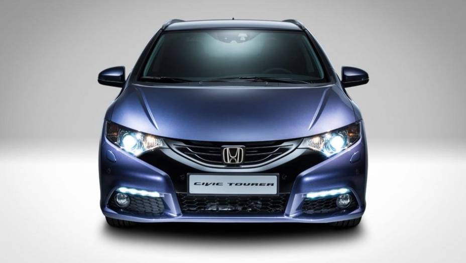 O modelo privilegia o grande espaço interno para os ocupantes | <a href="https://quatrorodas.abril.com.br/saloes/frankfurt/2013/honda-civic-tourer-751715.shtml" rel="migration">Leia mais</a>