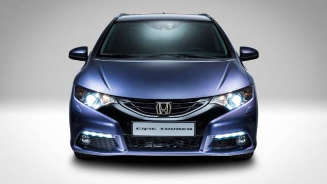 O modelo privilegia o grande espaço interno para os ocupantes | <a href="https://quatrorodas.abril.com.br/saloes/frankfurt/2013/honda-civic-tourer-751715.shtml" rel="migration">Leia mais</a>