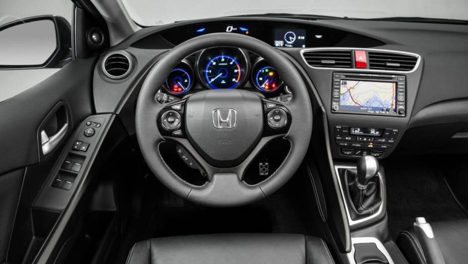 Sob o capô, a perua conta com duas opções: 1.6 i-DTEC e 1.8 i-VTEC | <a href="https://quatrorodas.abril.com.br/saloes/frankfurt/2013/honda-civic-tourer-751715.shtml" rel="migration">Leia mais</a>