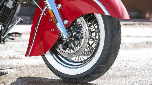 Freios a disco com ABS de série | <a href="https://quatrorodas.abril.com.br/moto/noticias/indian-chief-classic-2014-749944.shtml" rel="migration">Leia mais</a> Freios a disco com ABS de série | <a href="https://quatrorodas.abril.com.br/moto/noticias/indian-chief-classic-2014-749944.shtml" rel="migration">Leia mais</a>