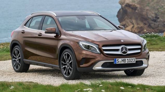 Após divulgar os esboços do modelo, a Mercedes-Benz revelou oficialmente o GLA 2015 | <a href="https://quatrorodas.abril.com.br/saloes/frankfurt/2013/mercedes-benz-gla-752127.shtml" rel="migration">Leia mais</a>