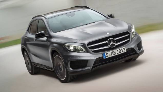 O GLA 2015 é um Classe A elevado, com um corpo mais musculoso... | <a href="https://quatrorodas.abril.com.br/saloes/frankfurt/2013/mercedes-benz-gla-752127.shtml" rel="migration">Leia mais</a>