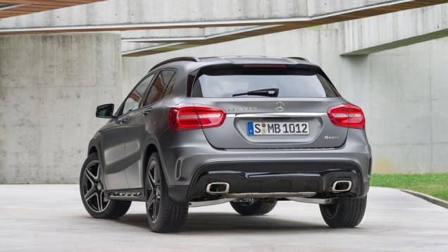 Tem um espaço de carga de 421 litros, com os assentos traseiros rebatidos esse número sobe para 836 litros | <a href="https://quatrorodas.abril.com.br/saloes/frankfurt/2013/mercedes-benz-gla-752127.shtml" rel="migration">Leia mais</a> Tem um espaço de carga de 421 litros, com os assentos traseiros rebatidos esse número sobe para 836 litros | <a href="https://quatrorodas.abril.com.br/saloes/frankfurt/2013/mercedes-benz-gla-752127.shtml" rel="migration">Leia mais</a>
