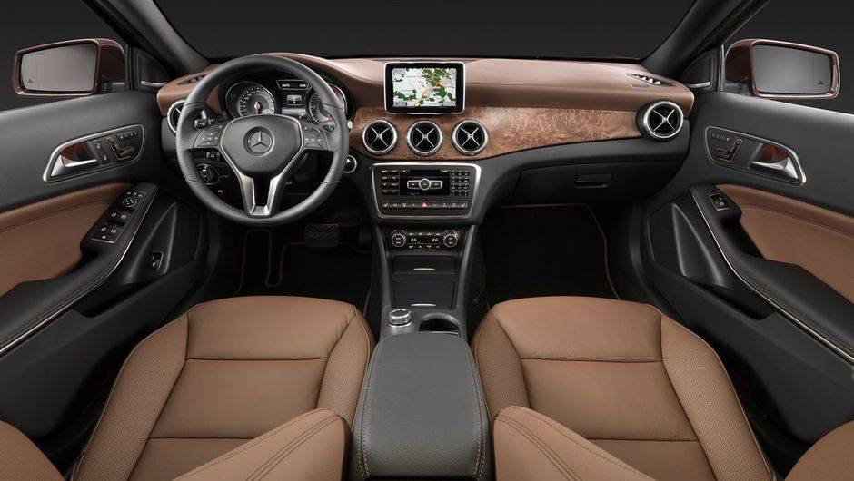 Passando para os motores movidos a diesel, o GLA 200 CDI recebe um bloco de 2.2 litros que entrega 136 cavalos de pot&ecirc;ncia, enquanto o GLA 220 CDI tem um motor 2.2 litros com 170 cv | <a href="https://quatrorodas.abril.com.br/saloes/frankfurt/2013/mercedes" rel="migration"></a>