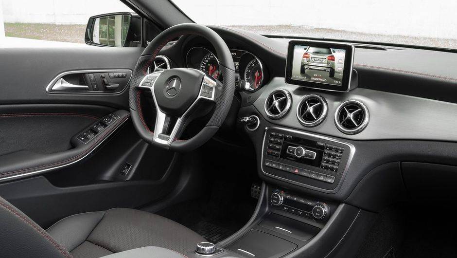 O GLA 250 equipado com o c&acirc;mbio 4MATIC, segundo a Mercedes-Benz, far&aacute; de 0 a 100 km/h em 6,5 segundos, antes de alcan&ccedil;ar uma velocidade m&aacute;xima de 233 km/h | <a href="https://quatrorodas.abril.com.br/saloes/frankfurt/2013/mercedes-benz-gla-752127.shtml" rel="migration">Lei</a>