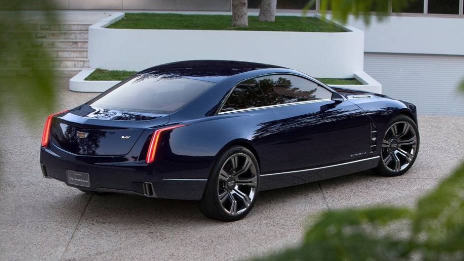 De acordo com a marca, o modelo representa o próximo passo do conceito de design Art & Science, já empregado em outros de seus veículos | <a href="https://quatrorodas.abril.com.br/noticias/fabricantes/cadillac-elmiraj-concept-revelado-750167.shtml" rel="migration">Leia ma</a>