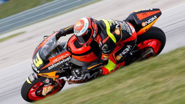 Na Moto2, Simone Corsi (NGM Mobile Racing) foi o mais rápido do dia | <a href="https://quatrorodas.abril.com.br/moto/noticias/motogp-marquez-lidera-1-2-honda-sexta-feira-750256.shtml" rel="migration">Leia mais</a>