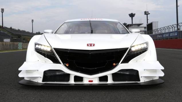 Vale lembrar que a versão de produção do Acura NSX deve ser lançada apenas em 2015 | <a href="https://quatrorodas.abril.com.br/noticias/fabricantes/honda-revela-nsx-concept-gt-750208.shtml" rel="migration">Leia mais</a>