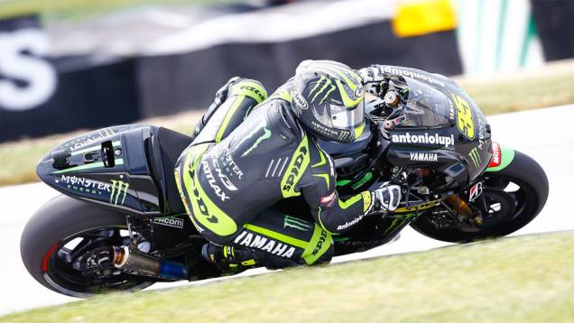 Cal Crutchlow ficou com o quarto melhor tempo | <a href="https://quatrorodas.abril.com.br/moto/noticias/motogp-marquez-pole-indianapolis-750328.shtml" rel="migration">Leia mais</a>