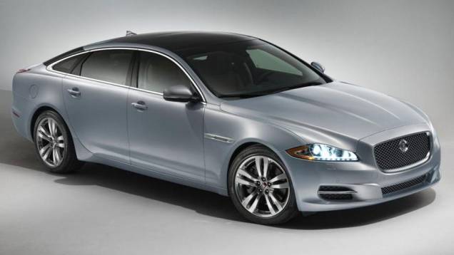 A Jaguar apresentou nesta terça-feira (20) o modelo 2014 do sedã XJ | <a href="https://quatrorodas.abril.com.br/noticias/fabricantes/jaguar-revela-xj-2014-750619.shtml" rel="migration">Leia mais</a>