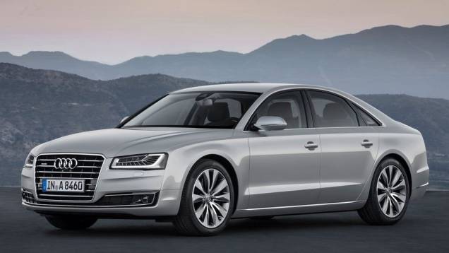 A Audi mostrou sua renovada linha A8 | <a href="https://quatrorodas.abril.com.br/saloes/frankfurt/2013/audi-a8-2014-753145.shtml" rel="migration">Leia mais</a>