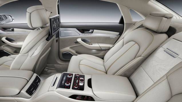 Falando sobre o interior do carro, os bancos dianteiros são ventilados e contam com a função "Massagem", bem como ajustes elétricos gerais (A8 e A8L) | <a href="https://quatrorodas.abril.com.br/saloes/frankfurt/2013/audi-a8-2014-753145.shtml" rel="migration">Leia mais</a> Falando sobre o interior do carro, os bancos dianteiros são ventilados e contam com a função "Massagem", bem como ajustes elétricos gerais (A8 e A8L) | <a href="https://quatrorodas.abril.com.br/saloes/frankfurt/2013/audi-a8-2014-753145.shtml" rel="migration">Leia mais</a>
