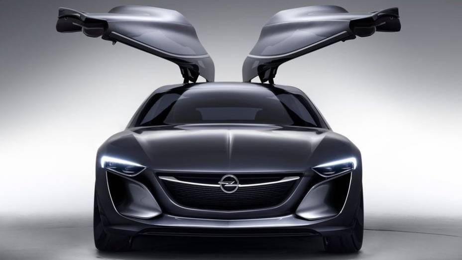 As portas são "asa-de-gaivota" e, quando abertas, garantem acesso direto também ao banco traseiro do veículo | <a href="https://quatrorodas.abril.com.br/saloes/frankfurt/2013/opel-monza-concept-752069.shtml" rel="migration">Leia mais</a>