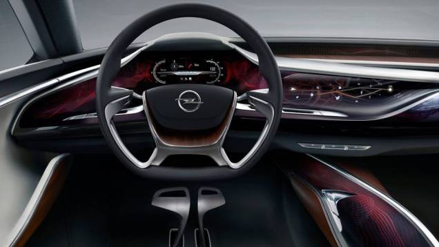Mas é internamente que o carro-conceito mais chama a atenção. No lugar de painéis tradicionais, há apenas um grande display, que vai de uma ponta a outra do modelo | <a href="https://quatrorodas.abril.com.br/saloes/frankfurt/2013/opel-monza-concept-752069." rel="migration"></a> Mas é internamente que o carro-conceito mais chama a atenção. No lugar de painéis tradicionais, há apenas um grande display, que vai de uma ponta a outra do modelo | <a href="https://quatrorodas.abril.com.br/saloes/frankfurt/2013/opel-monza-concept-752069." rel="migration"></a>