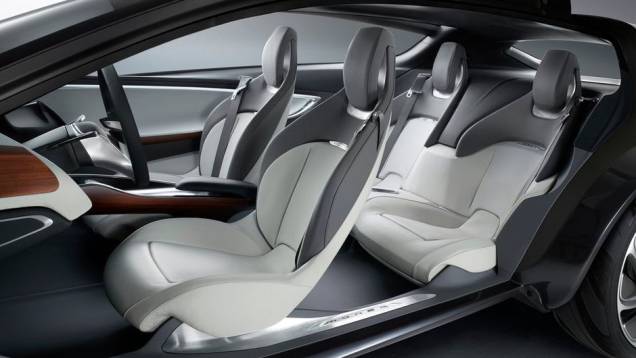 Nele, são projetadas todas as informações necessárias ao motorista. Para tanto, foram empregados 18 projetores de LED | <a href="https://quatrorodas.abril.com.br/saloes/frankfurt/2013/opel-monza-concept-752069.shtml" rel="migration">Leia mais</a> Nele, são projetadas todas as informações necessárias ao motorista. Para tanto, foram empregados 18 projetores de LED | <a href="https://quatrorodas.abril.com.br/saloes/frankfurt/2013/opel-monza-concept-752069.shtml" rel="migration">Leia mais</a>