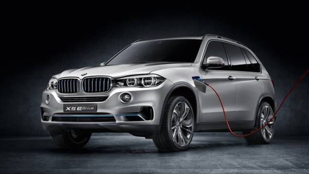A BMW exibiu as primeiras fotos oficiais do Concept X5 eDrive, que será apresentado ao público no próximo Salão de Frankfurt | <a href="https://quatrorodas.abril.com.br//saloes/frankfurt/2013/bmw-concept-x5-edrive-752125.shtml" rel="migration">Leia mais</a> A BMW exibiu as primeiras fotos oficiais do Concept X5 eDrive, que será apresentado ao público no próximo Salão de Frankfurt | <a href="https://quatrorodas.abril.com.br//saloes/frankfurt/2013/bmw-concept-x5-edrive-752125.shtml" rel="migration">Leia mais</a>