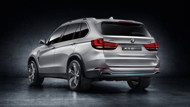 Quanto à motorização, é utilizado um bloco de 4 cilindros turbo, cujas especificações técnicas ainda não foram informadas | <a href="https://quatrorodas.abril.com.br//saloes/frankfurt/2013/bmw-concept-x5-edrive-752125.shtml" rel="migration">Leia mais</a> Quanto à motorização, é utilizado um bloco de 4 cilindros turbo, cujas especificações técnicas ainda não foram informadas | <a href="https://quatrorodas.abril.com.br//saloes/frankfurt/2013/bmw-concept-x5-edrive-752125.shtml" rel="migration">Leia mais</a>