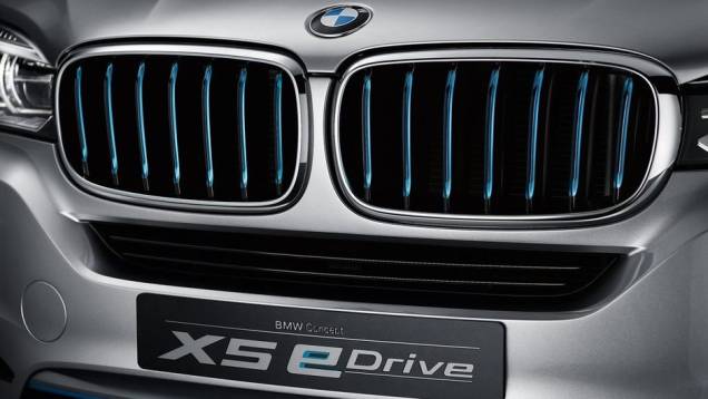 O Concept X5 eDrive pode rodar por até 30 quilômetros em modo exclusivamente elétrico | <a href="https://quatrorodas.abril.com.br//saloes/frankfurt/2013/bmw-concept-x5-edrive-752125.shtml" rel="migration">Leia mais</a>