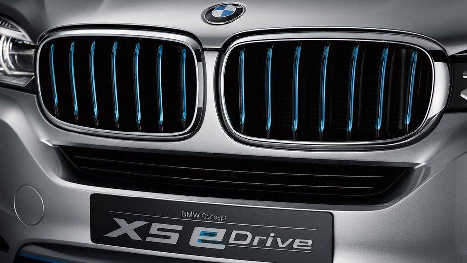 O Concept X5 eDrive pode rodar por at&eacute; 30 quil&ocirc;metros em modo exclusivamente el&eacute;trico | <a href="https://quatrorodas.abril.com.br//saloes/frankfurt/2013/bmw-concept-x5-edrive-752125.shtml" rel="migration">Leia mais</a>