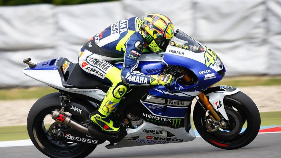 Valentino Rossi teve boa disputa e ficou com a quarta posição | <a href="https://quatrorodas.abril.com.br/moto/noticias/motogp-marquez-vence-mais-751228.shtml" rel="migration">Leia mais</a>