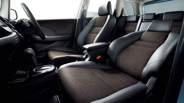 O modelo-base é equipado com o mesmo motor 1.5 i-VTEC de quatro cilindros, movido a gasolina, que entrega 120 cavalos de potência | <a href="https://quatrorodas.abril.com.br/noticias/fabricantes/honda-revela-fit-shuttle-2014-751226.shtml" rel="migration">Leia mais</a> O modelo-base é equipado com o mesmo motor 1.5 i-VTEC de quatro cilindros, movido a gasolina, que entrega 120 cavalos de potência | <a href="https://quatrorodas.abril.com.br/noticias/fabricantes/honda-revela-fit-shuttle-2014-751226.shtml" rel="migration">Leia mais</a>