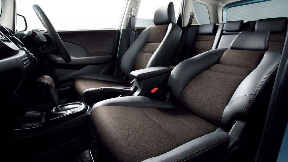 O modelo-base &eacute; equipado com o mesmo motor 1.5 i-VTEC de quatro cilindros, movido a gasolina, que entrega 120 cavalos de pot&ecirc;ncia | <a href="https://quatrorodas.abril.com.br/noticias/fabricantes/honda-revela-fit-shuttle-2014-751226.shtml" rel="migration">Leia mais</a>