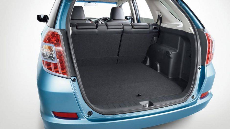 J&aacute; o Fit Shuttle h&iacute;brido tem motor 1.3 a gasolina que trabalha em conjunto com um motor el&eacute;trico de 13 cv | <a href="https://quatrorodas.abril.com.br/noticias/fabricantes/honda-revela-fit-shuttle-2014-751226.shtml" rel="migration">Leia mais</a>