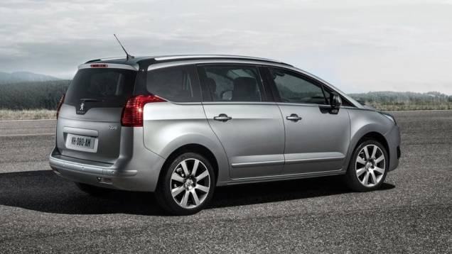 As opções de motorização não sofreram alterações, estando disponíveis quatro blocos movidos a gasolina e quatro a diesel | <a href="https://quatrorodas.abril.com.br/saloes/frankfurt/2013/peugeot-5008-752111.shtml" rel="migration">Leia mais</a> As opções de motorização não sofreram alterações, estando disponíveis quatro blocos movidos a gasolina e quatro a diesel | <a href="https://quatrorodas.abril.com.br/saloes/frankfurt/2013/peugeot-5008-752111.shtml" rel="migration">Leia mais</a>