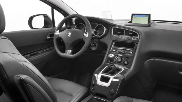 Por dentro, há alguns itens opcionais voltados à família | <a href="https://quatrorodas.abril.com.br/saloes/frankfurt/2013/peugeot-5008-752111.shtml" rel="migration">Leia mais</a> Por dentro, há alguns itens opcionais voltados à família | <a href="https://quatrorodas.abril.com.br/saloes/frankfurt/2013/peugeot-5008-752111.shtml" rel="migration">Leia mais</a>