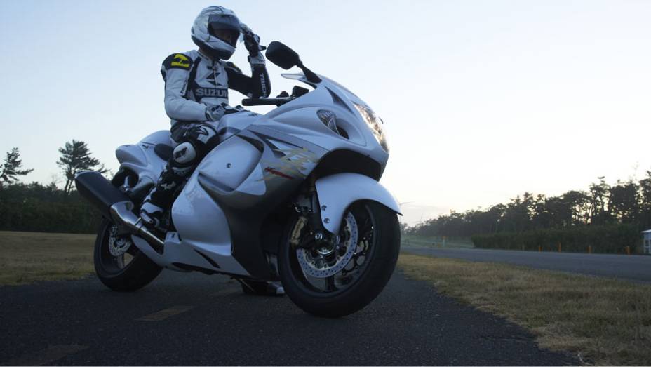 Suzuki Hayabusa 2013 chega ao Brasil com ABS | <a href="https://quatrorodas.abril.com.br/moto/noticias/suzuki-hayabusa-2013-chega-ao-brasil-abs-751353.shtml" rel="migration">Leia mais</a>