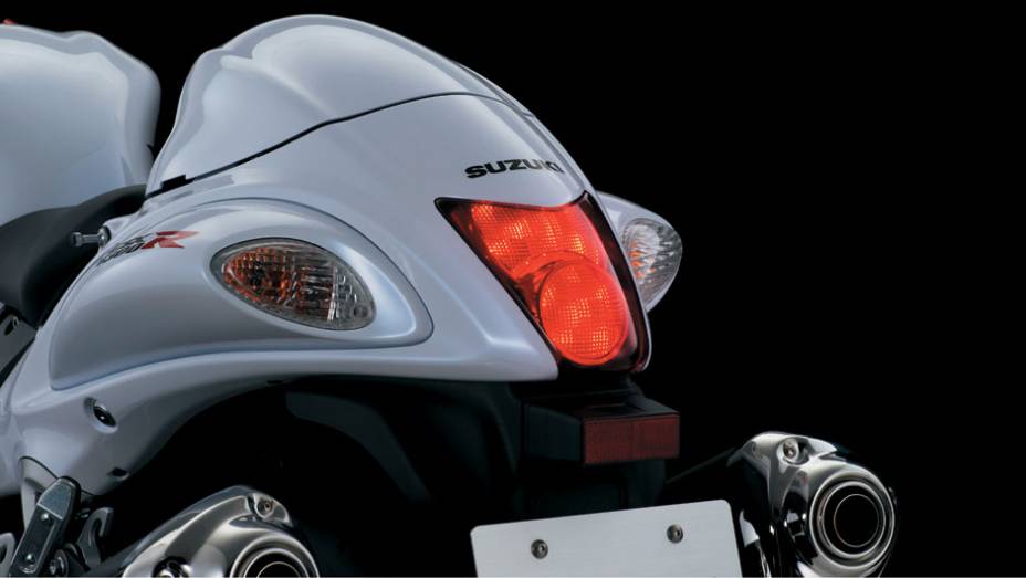 Seu torque máximo é de 15,81 mkgf a 7.200 rpm | <a href="https://quatrorodas.abril.com.br/moto/noticias/suzuki-hayabusa-2013-chega-ao-brasil-abs-751353.shtml" rel="migration">Leia mais</a>