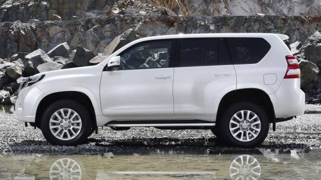 Com as alterações, a Toyota informa que o comprimento do modelo aumentou em 2 centímetros | <a href="https://quatrorodas.abril.com.br/saloes/frankfurt/2013/toyota-land-cruiser-751783.shtml" rel="migration">Leia mais</a>