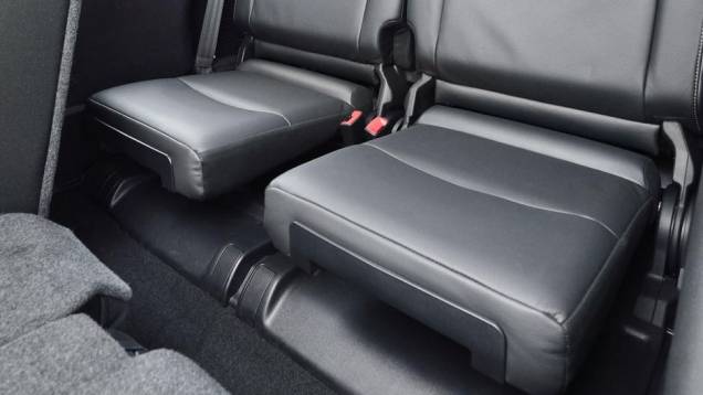 ...novo desenho dos bancos da segunda e terceira fileiras, entre outras novidades | <a href="https://quatrorodas.abril.com.br/saloes/frankfurt/2013/toyota-land-cruiser-751783.shtml" rel="migration">Leia mais</a> ...novo desenho dos bancos da segunda e terceira fileiras, entre outras novidades | <a href="https://quatrorodas.abril.com.br/saloes/frankfurt/2013/toyota-land-cruiser-751783.shtml" rel="migration">Leia mais</a>