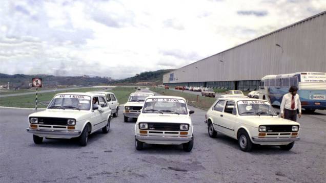 Álcool - Um dos principais pioneirismos da Fiat no Brasil surgiu em 1979, o primeiro carro de série movido a álcool, numa versão do motor 1.3 do 147.