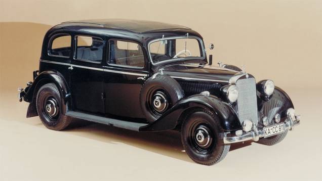 Diesel - Numa das décadas das mais criativas da Mercedes-Benz, o primeiro carro de passeio a diesel do mundo, o 260 D, foi apresentado em 1936.
