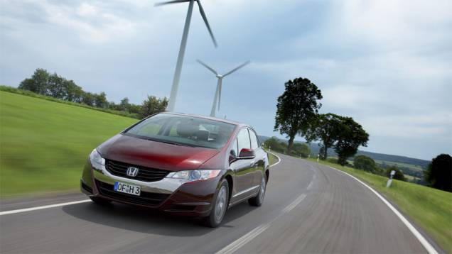 Hidrogênio - O Honda FCX Clarity, de 2010, foi criado exclusivamente para uma célula de combustível produzir eletricidade motriz a partir de hidrogênio.