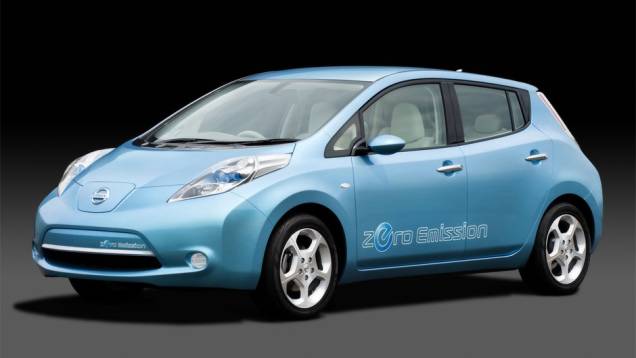 Eletricidade - A propulsão 100% elétrica data do fim do século XIX, mas ganha força desde os anos 90. Até os grandes fabricantes estão apostando, como no Leaf da Nissan.